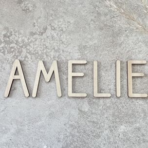 Houten naam 'Amelie'