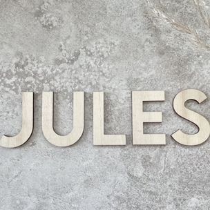 Houten naam 'Jules'